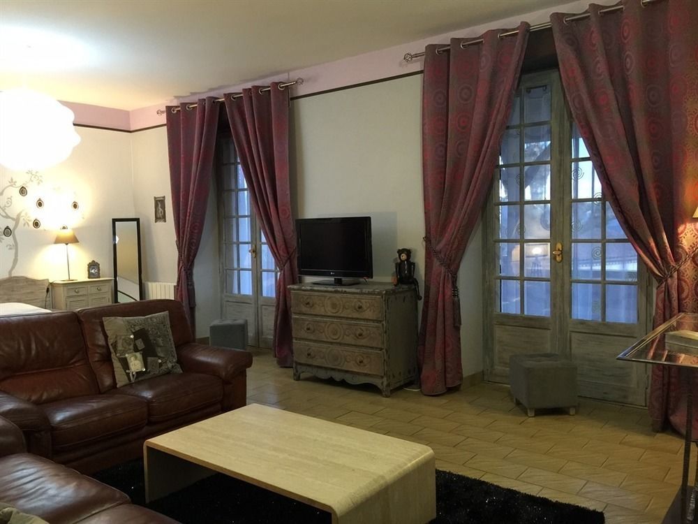 O Clair De Lune Au Coeur De Sarlat - Chambres Climatisees - Parking Prive - Piscine Chauffee - Spa Et Massages Екстериор снимка