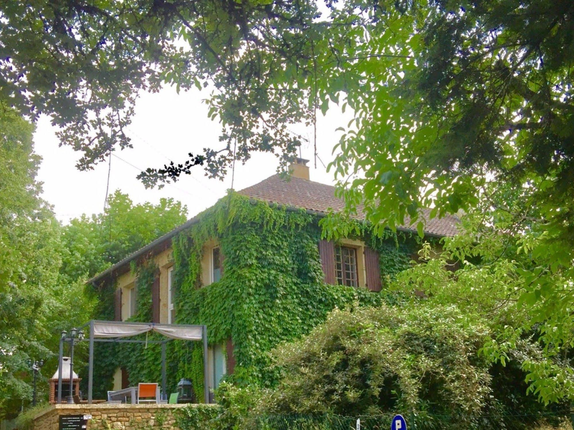 O Clair De Lune Au Coeur De Sarlat - Chambres Climatisees - Parking Prive - Piscine Chauffee - Spa Et Massages Екстериор снимка