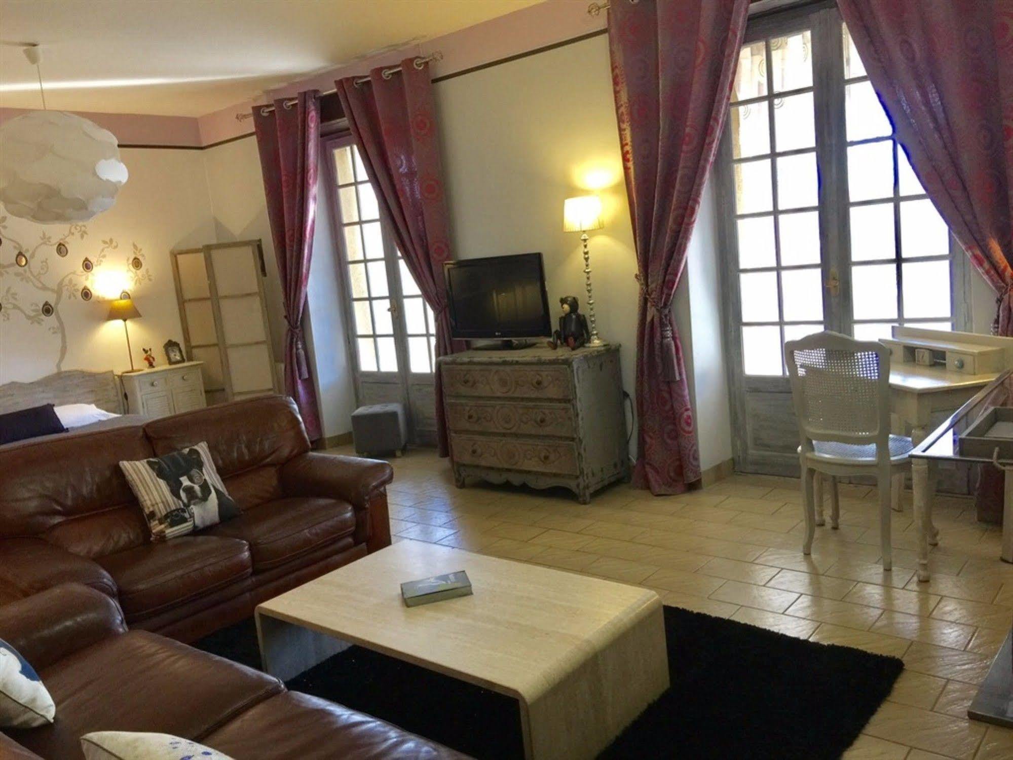 O Clair De Lune Au Coeur De Sarlat - Chambres Climatisees - Parking Prive - Piscine Chauffee - Spa Et Massages Екстериор снимка