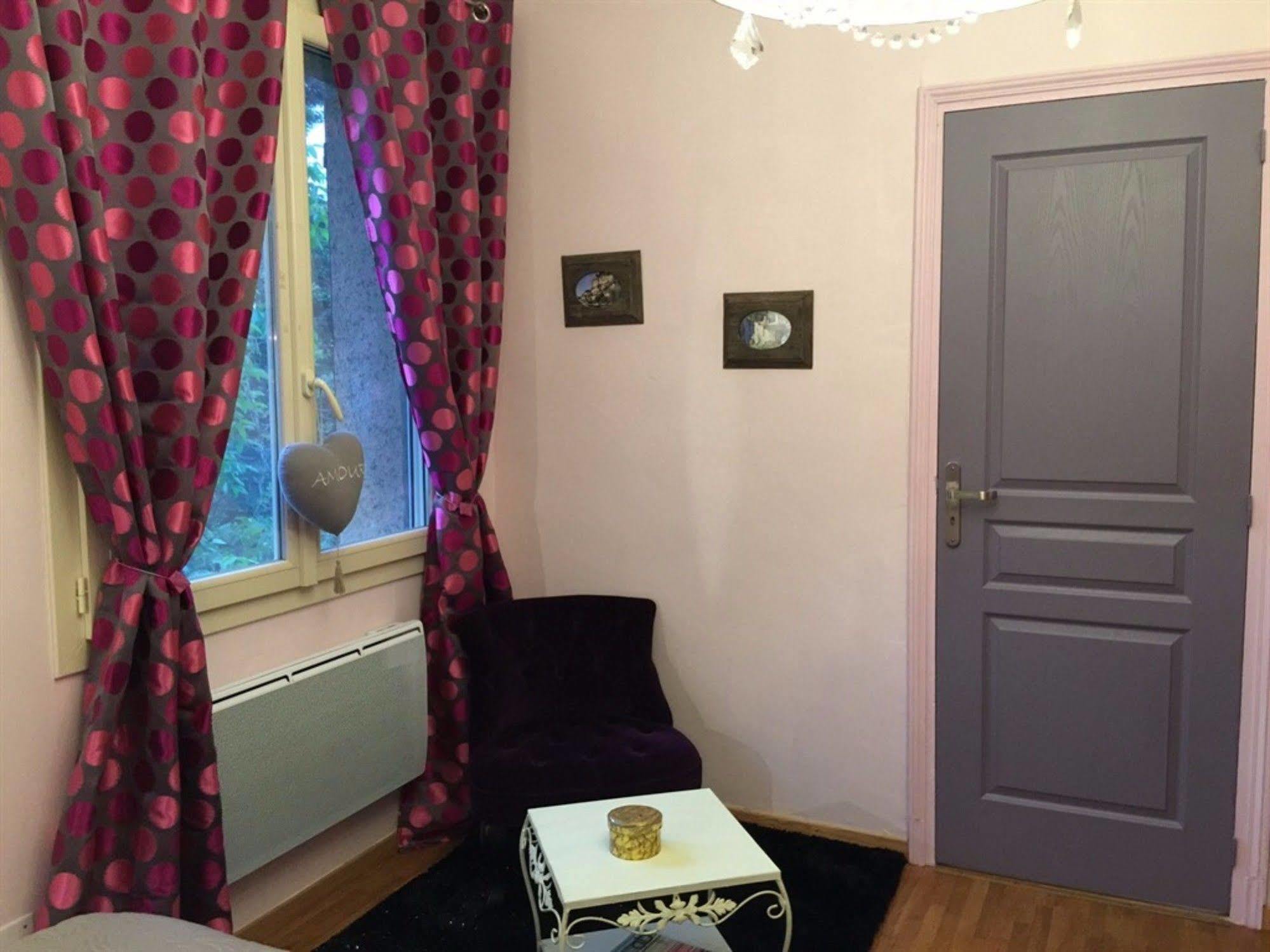 O Clair De Lune Au Coeur De Sarlat - Chambres Climatisees - Parking Prive - Piscine Chauffee - Spa Et Massages Екстериор снимка